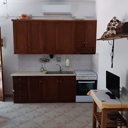 The Small House In The Olive Grove เลโฟกาสโตร ภายนอก รูปภาพ