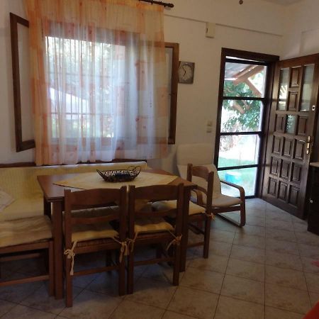 The Small House In The Olive Grove เลโฟกาสโตร ภายนอก รูปภาพ